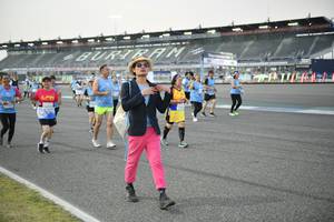 BIB: 80853
                            <button type="button" onclick="openModal(10467017)" class="btn btn-primary btn-sm float-right btn-popup" data-toggle="modal" data-target=".modal-high-quality">
                        <i class="fas fa-shopping-cart"></i> Add to Cart
                    </button>
                                            <button type="button" onclick="isThisMe(10467017, true)" class="btn btn-success btn-sm float-right btn-popup btn-isme hidden" data-toggle="tooltip" data-placement="bottom" title="นี่คือรูปของคุณใช่ไหม คลิกที่นี่เพื่อเอาเข้าอัลบั้ม">
                        <i class="fas fa-plus"></i> Add to album
                    </button>
                    <button type="button" onclick="isThisMe(10467017, false)" class="btn btn-warning btn-sm float-right btn-popup btn-isnotme hidden">
                        <i class="fas fa-ban"></i> Remove from album
                    </button>